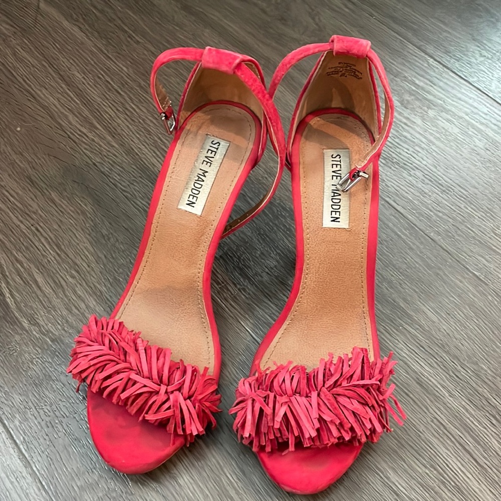 Fun suede red sandal